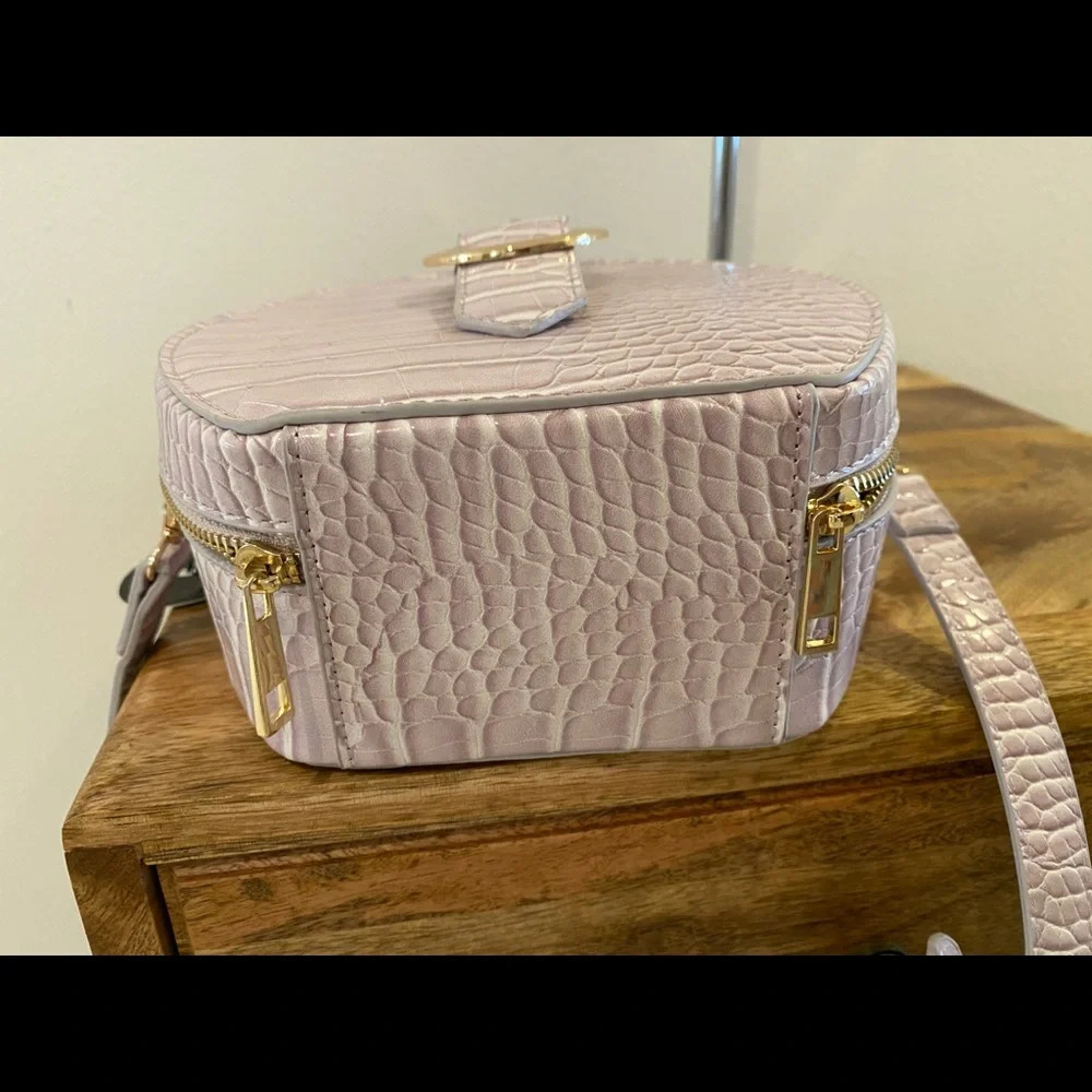 Imoshion Vegan Croc Light Purple Round Crossbody - Picture 12 of 13